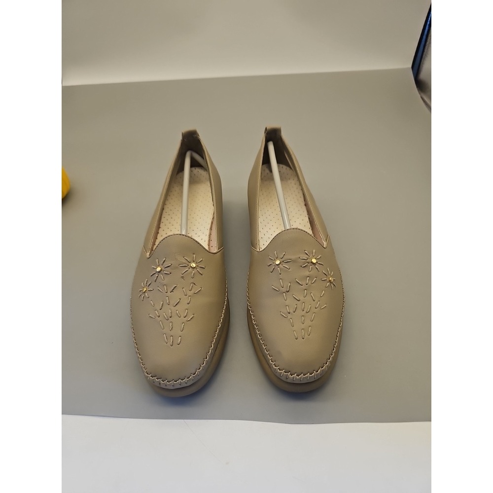 Mushrooms Women's Quilted‎ Brown Leather Flat Loafer Slip On Size 8.5